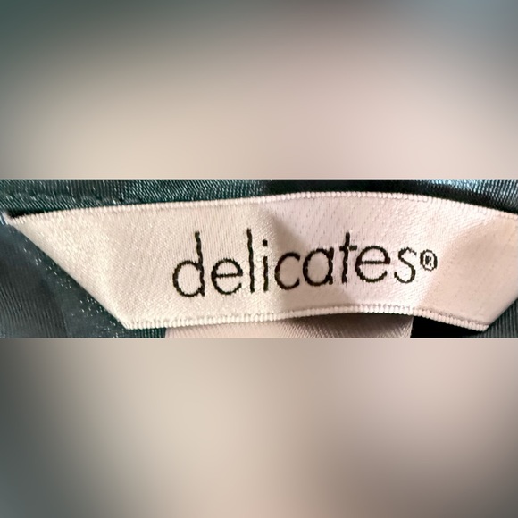 2 vintage slips. Fuschia and forest green. Lacy, embroidery on pink- L - Picture 2 of 11